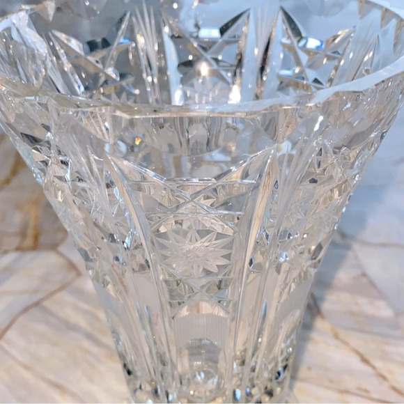 Gorgeous Stylish Modern Clear Glass Flower Vase - Picture 6 of 8